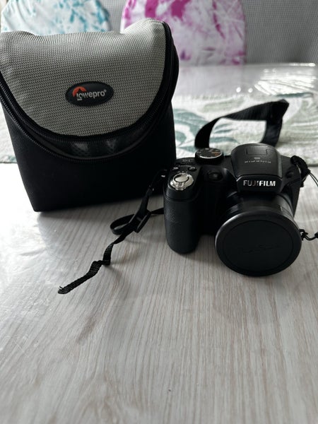 Fujifilm FinePix s2960 Digital Camera and memory card63807809220481110