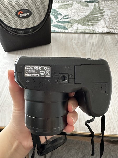 Fujifilm FinePix s2960 Digital Camera and memory card63807809220481114