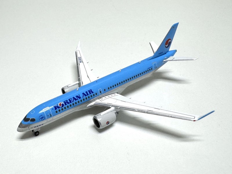Korean Air Bombardier CS300 1:400 Diecast metal Carousel 4