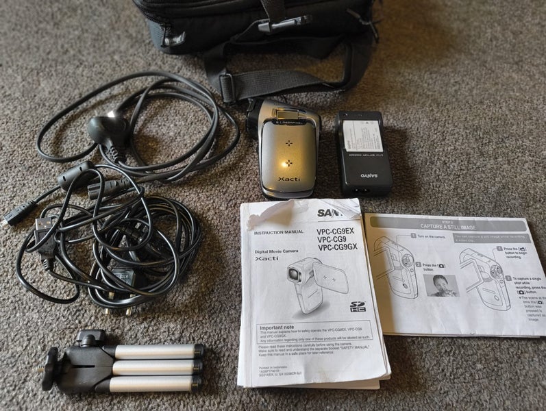Sanyo mini video Camera 9.1 megapixel Carousel 5