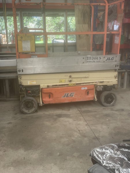 Scissor Lift Carousel 1