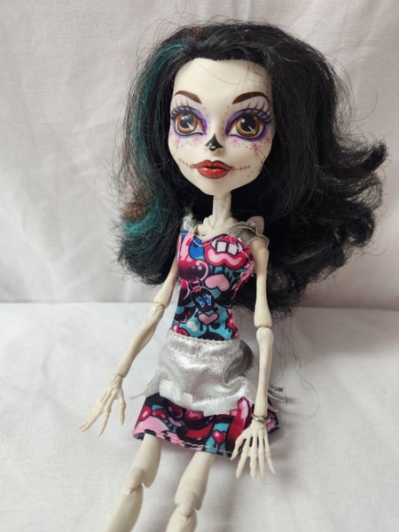 Monster High Art Class Skelita Calaveras Doll Carousel 2