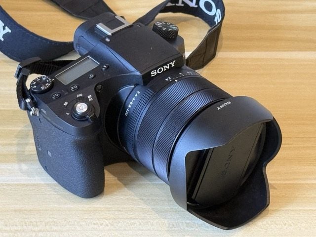 Sony RX10 IV – Rare & Sought After | Zeiss 24–600mm f/2.4–4 Lens | 20.1MP63809500188801110