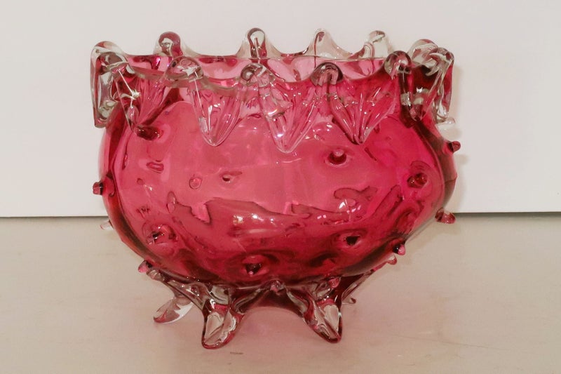 ***TRULY STUNNING CRANBERRY AND CLEAR GLASS FOOTED BOWL*** Carousel 1