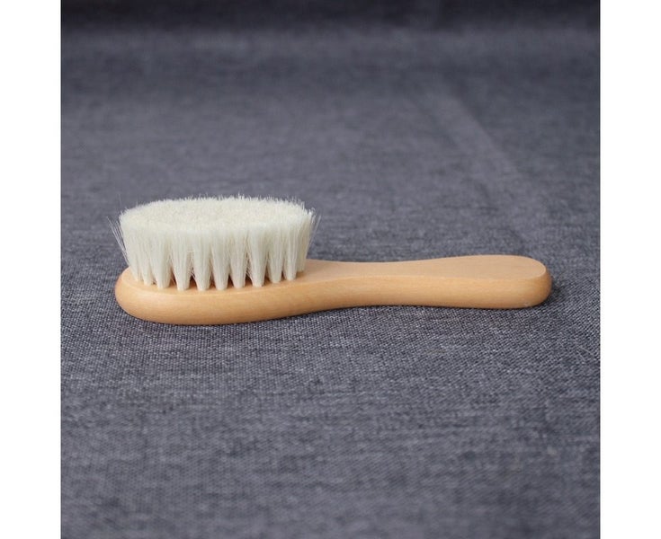 Extra soft baby brush for gentle hair care of babies, 1 piece Carousel 7