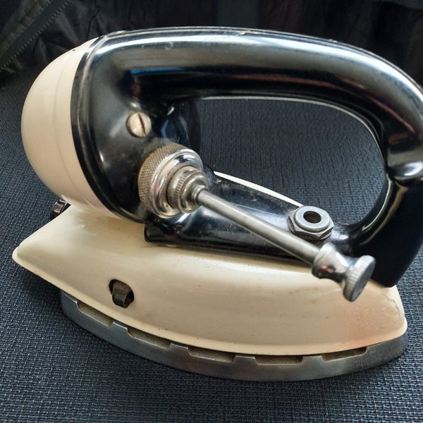 Vintage Tilley paraffin pressure iron. As Seen. Collectable maybe. Looks tidy. Carousel 1