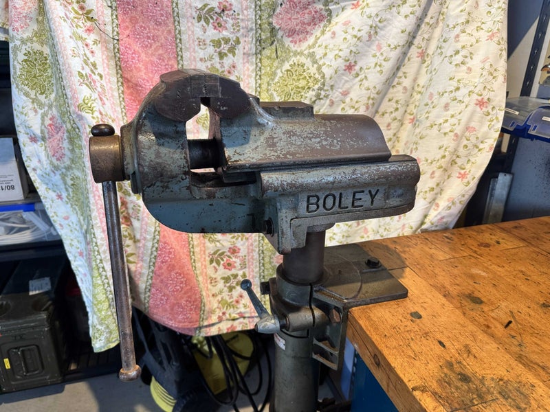 Heavy Duty Solid Timber Workbench with Boley Vice, swivels and height adjustable64142353505154114