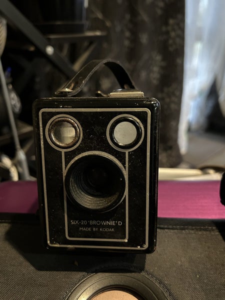 KODAK BROWNIE SIX20 MODEL D63916657952131110