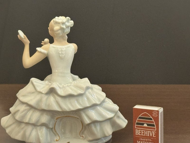 Schaubach-Kunst Figurine. Dancer.64436633990657114