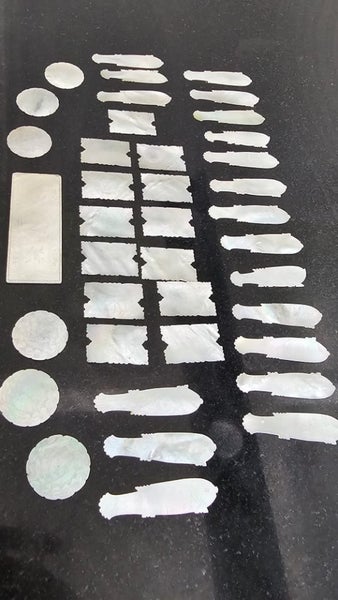 RARE ANTIQUE ESTATE MOTHER OF PEARL GAMING COUNTERS COLLECTION. Carousel 20