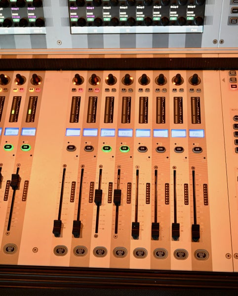 Audio mixing console64159696001538114