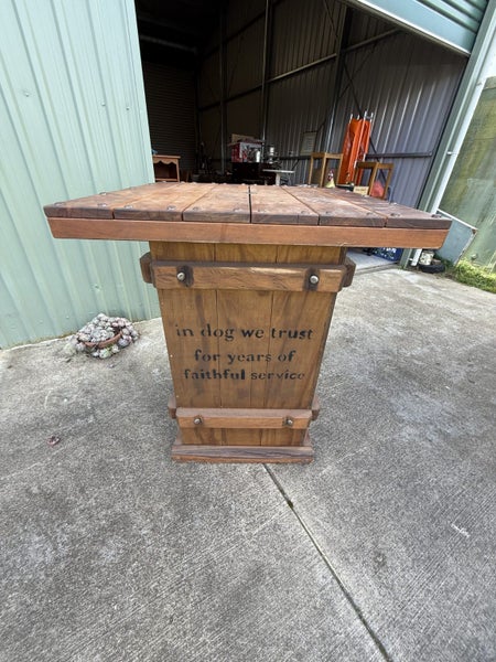 The Iconic Black Dog Woolpress Leaner Carousel 2