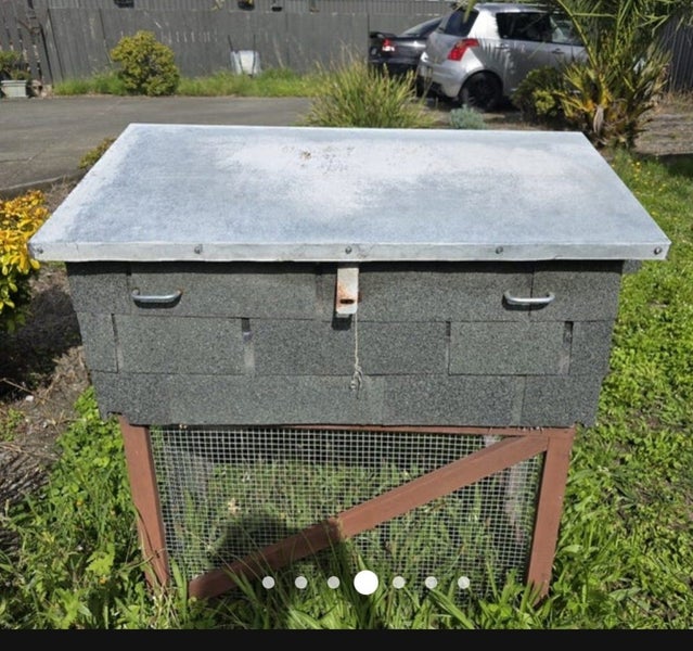 Rabbit Hutch large and secure Carousel 4