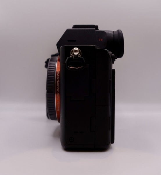 Sony A7R IV (Alpha 7R IV) Full Frame Mirrorless Camera + Box & Charger63816919925251113