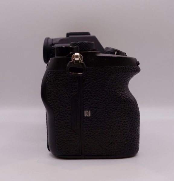 Sony A7R IV (Alpha 7R IV) Full Frame Mirrorless Camera + Box & Charger63816919925251112