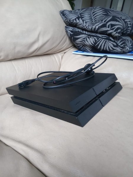 Ps4 console with power cable Carousel 2
