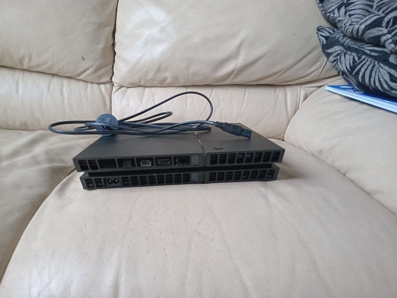 Ps4 console with power cable Carousel 3