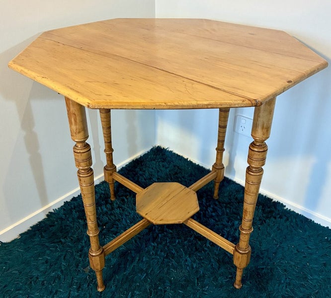 Antique Octagonal Turned Leg Table – Colonial Style with Warm Patina Carousel 1