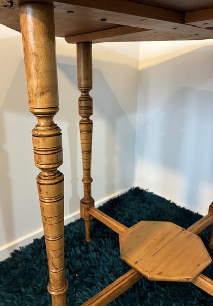 Antique Octagonal Turned Leg Table – Colonial Style with Warm Patina Carousel 10