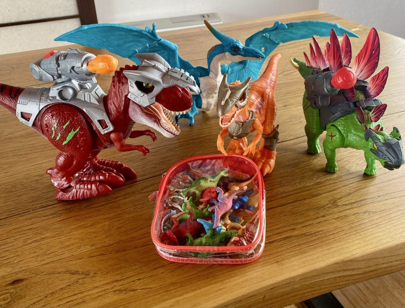 Zuru Robo Alive Dino War set - Dinosaurs Carousel 1