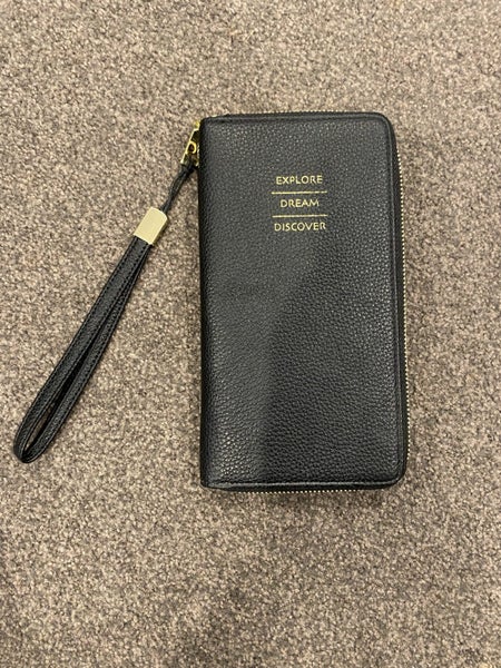 Travel wallet Carousel 1
