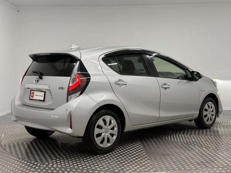 2018 Toyota Aqua 1.5 Hybrid S Style64618494025985112