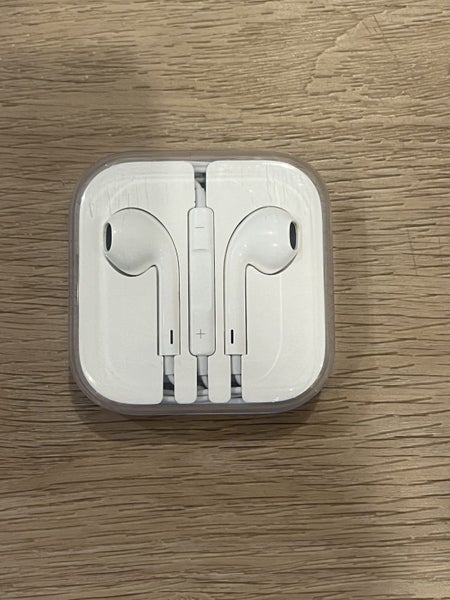 Apple Ear Pods Carousel 1