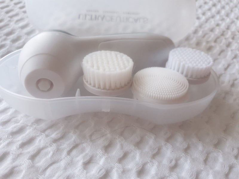 Ultraceuticals Cleansing Brush Set - brand new Carousel 2