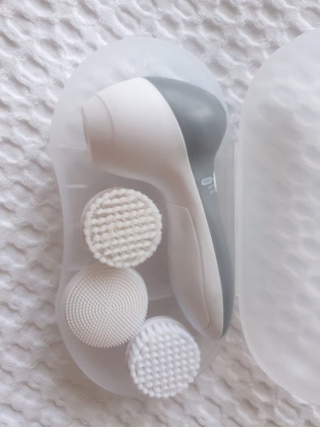 Ultraceuticals Cleansing Brush Set - brand new Carousel 3