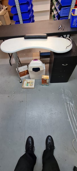 Nail and manicure table Carousel 1