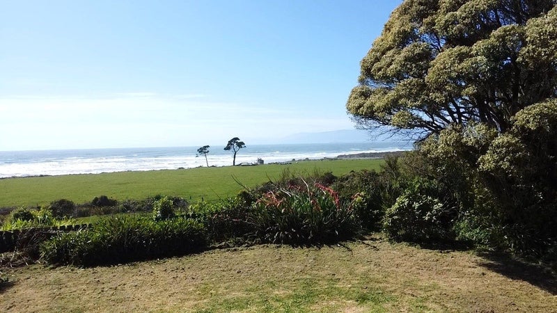 UNIQUE LOCATION - PACKAGE DEAL63831444220802112