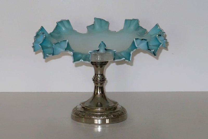 ***STRIKING RUFFLED EDGED ART NOUVEAU DESIGN COMPORT*** Carousel 1