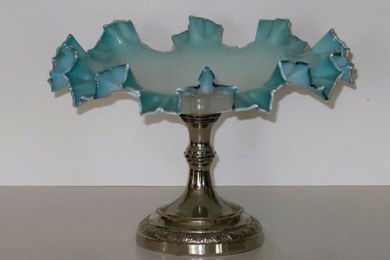 ***STRIKING RUFFLED EDGED ART NOUVEAU DESIGN COMPORT*** Carousel 2