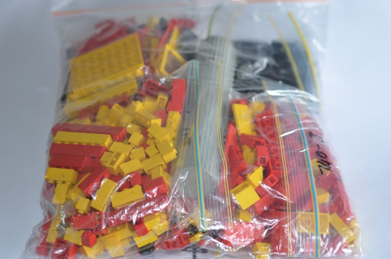 Bulk Lot of Vintage LEGO – Sets #740, 1074, 1051, 550 + Mixed Blocks (1980s era) Carousel 2