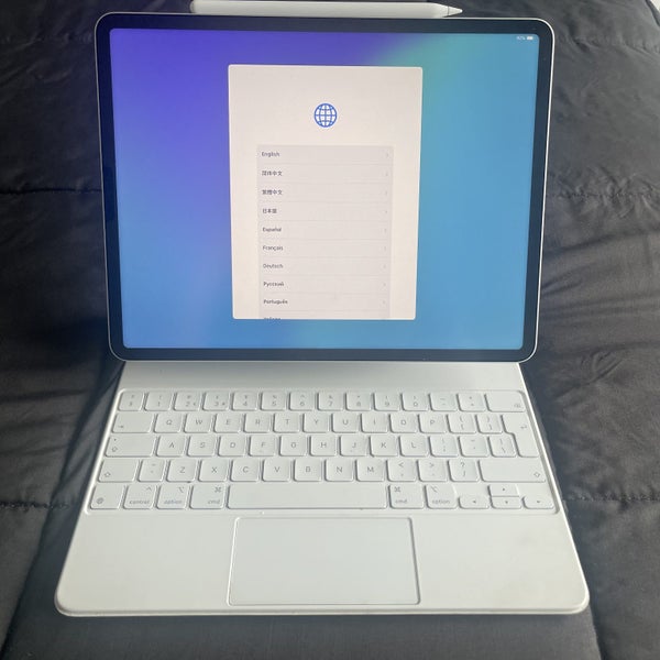 IPad Pro 12.9, Apple pencil, and magic keyboard COMBO63832024980610110