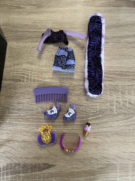 Monster High doll and accessories Carousel 2
