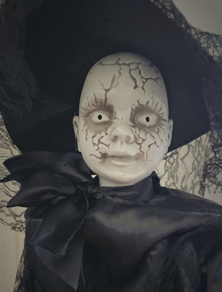 HALLOWEEN Zombie Bride Doll Carousel 1
