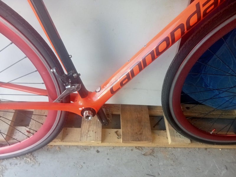 Carbon Fiber Cannondale Bike63841827941123110
