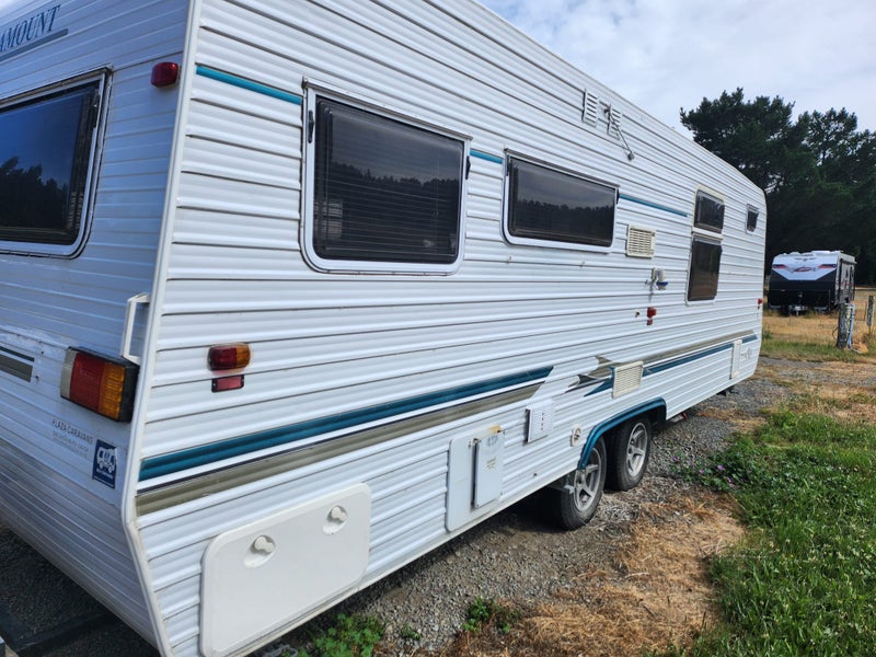 2006 Paramount Delta Caravan64018538786434111