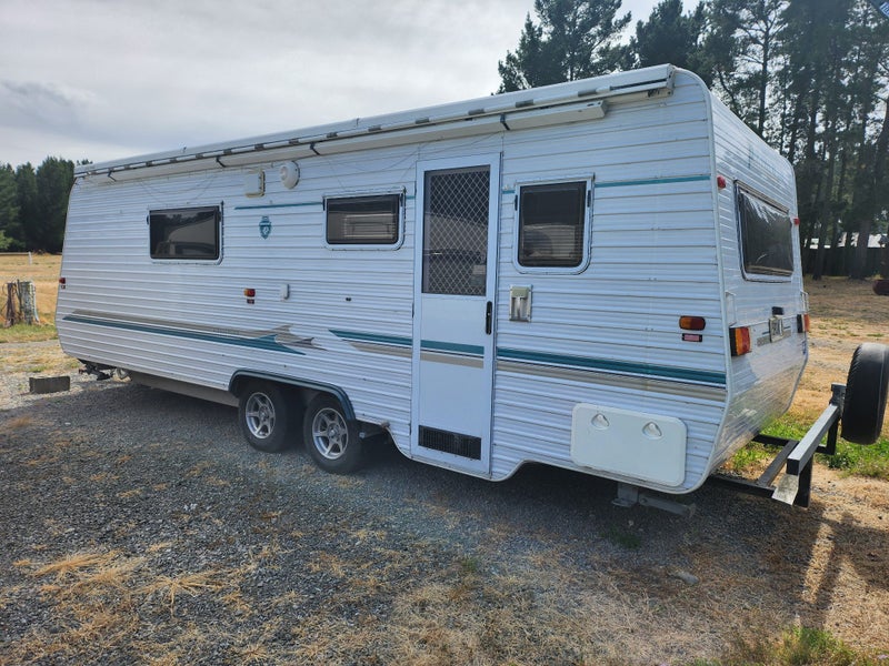 2006 Paramount Delta Caravan64018538786434112