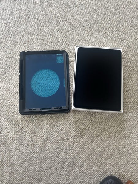 Apple iPad Air (5th Generation) 256gb Wi-Fi - BARELY USED.63842022964227110
