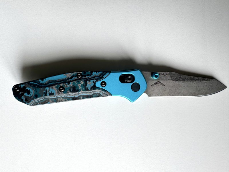 Benchmade Mini Osborne Gold Class 945-221 Pocket Knife #1671 Carousel 2