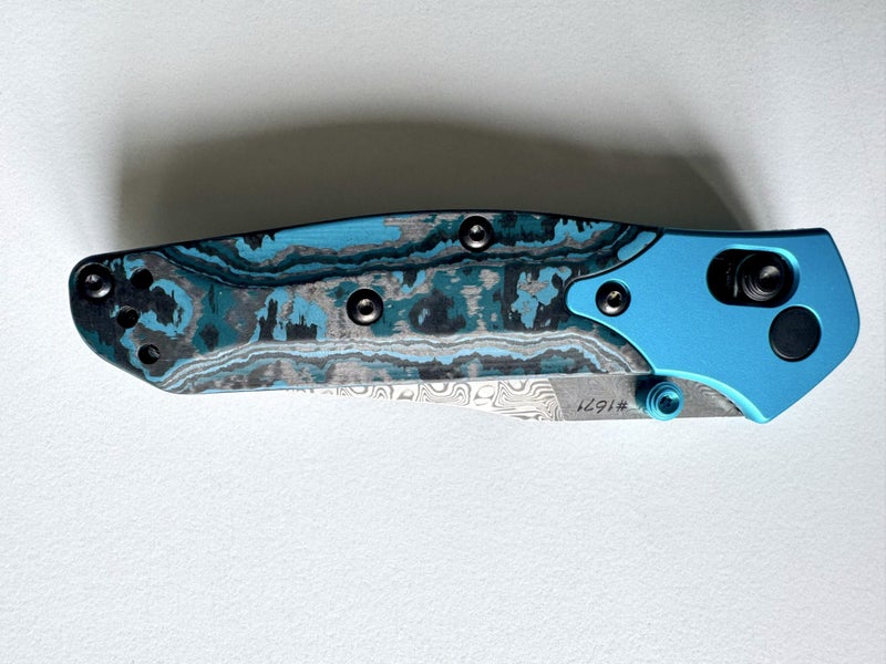 Benchmade Mini Osborne Gold Class 945-221 Pocket Knife #1671 Carousel 1