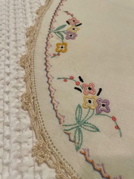 A lovely large linen hand embroidered Doily/table centre Carousel 2