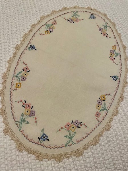 A lovely large linen hand embroidered Doily/table centre Carousel 1