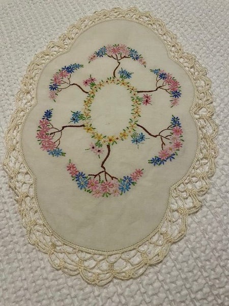 A lovely bright linen hand embroidered Doily/tray cloth Carousel 1