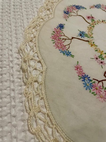 A lovely bright linen hand embroidered Doily/tray cloth Carousel 3