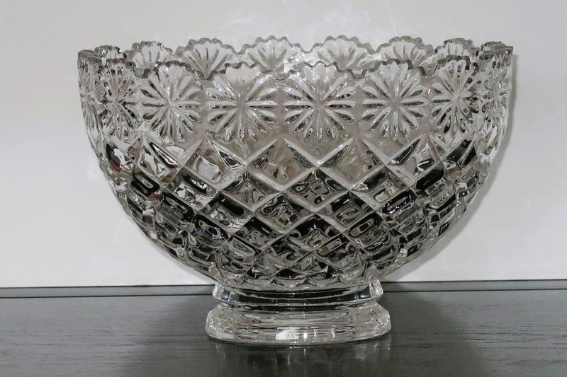 ***EXQUISITE FOOTED CRYSTAL BOWL AMAZING DESIGN*** Carousel 1
