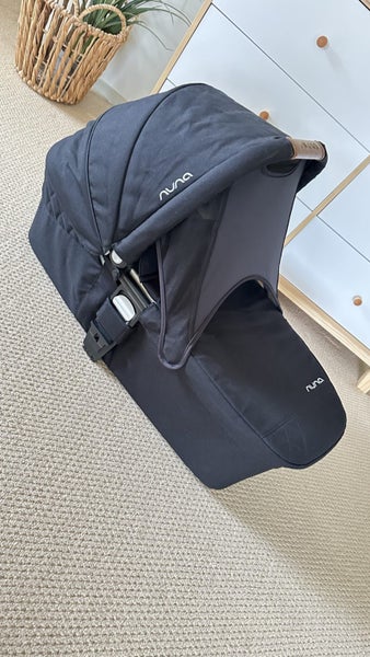 Nuna MIXX Next Carry Cot Carousel 1