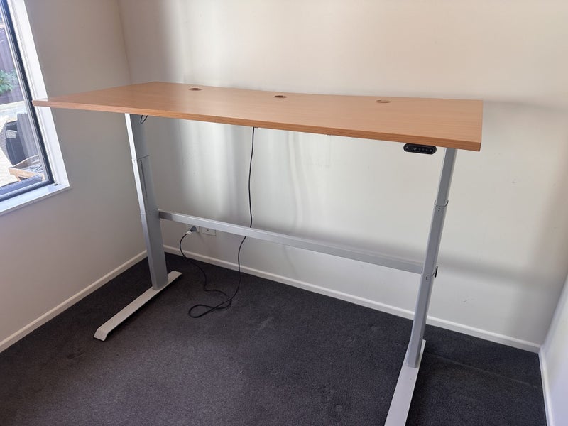 Standing Desk (1.8m) Carousel 1